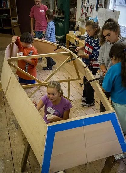 CCMM_kids_boatbuilding